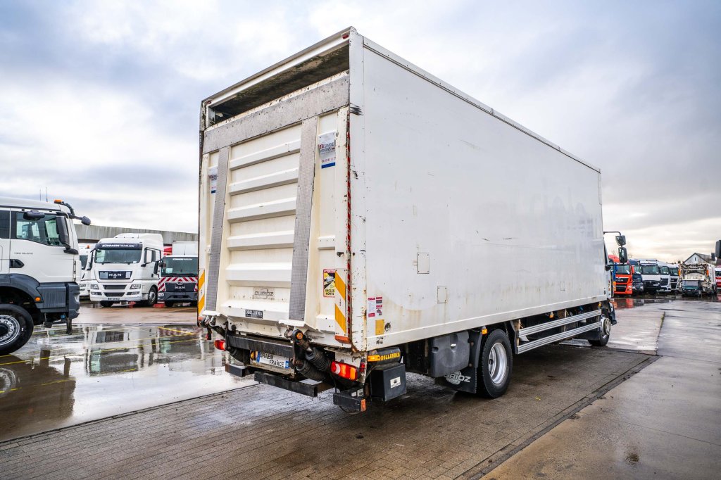 RENAULT MIDLUM 220 (16T)+ DHOLLANDIA 2T. 2012 E64812 Renault MIDLUM 220 (16T)+ DHOLLANDIA 2T. 2012 1 image 4