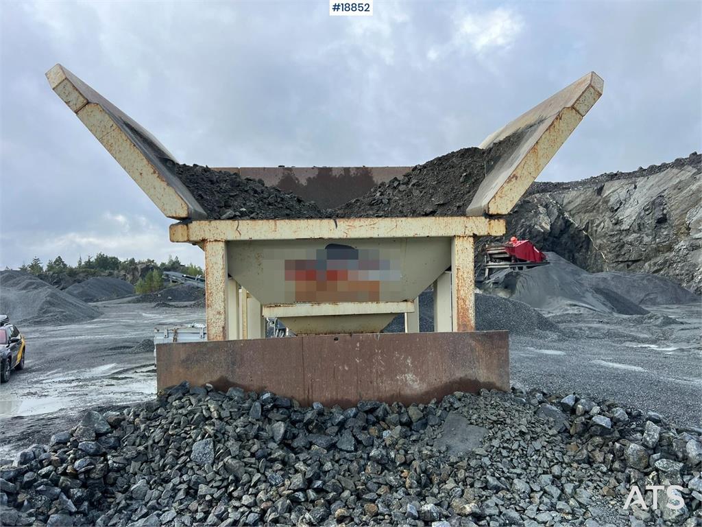 Metso Lokotrack LT220D crusher w/ screen, box and belt 2019 18852 Lokotrack LT220D crusher w/ screen, box and belt 2019 1 ...