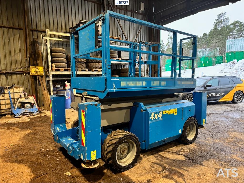 Genie GS3268 Scissor Lift. 1010 hours! 2008 19737 GS3268 Scissor Lift. 1010 hours! 2008 1 image 2