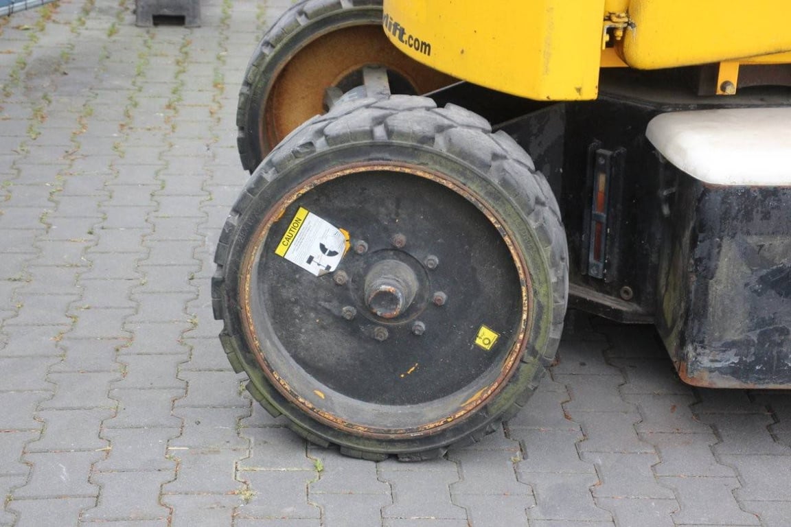 Niftylift HR 15 NDE Electric/Diesel Telescopic Boom Lift 2005 2005 Niftylift HR 15 NDE 2005 1 image 9