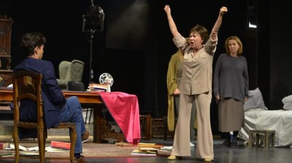 СТЕКЛЯННАЯ ДВЕРЬ