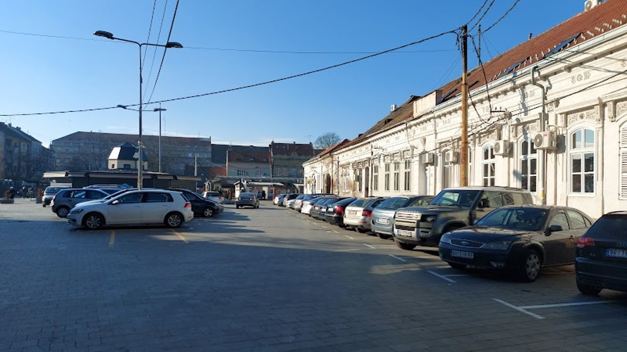 Паркинг у Башни Гардош