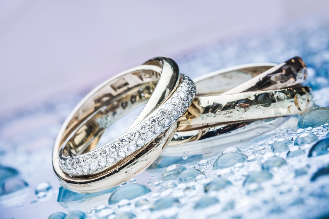 wedding rings blue background