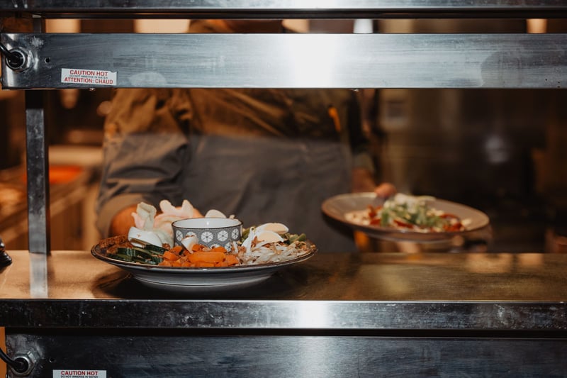Indonesisch gerecht geserveerd op een bord