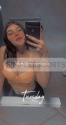 3899387258 Perdersi la sexy Camilla sarebbe un crimine
