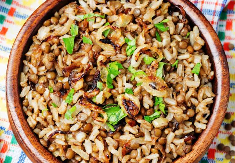 Mujadara with Yogurt Sauce