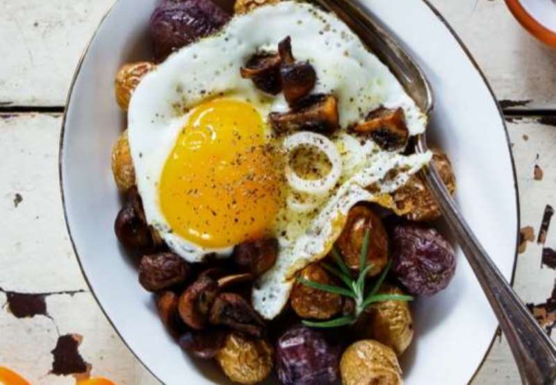 Za'atar Spiced Sheet Pan Eggs and Veggies