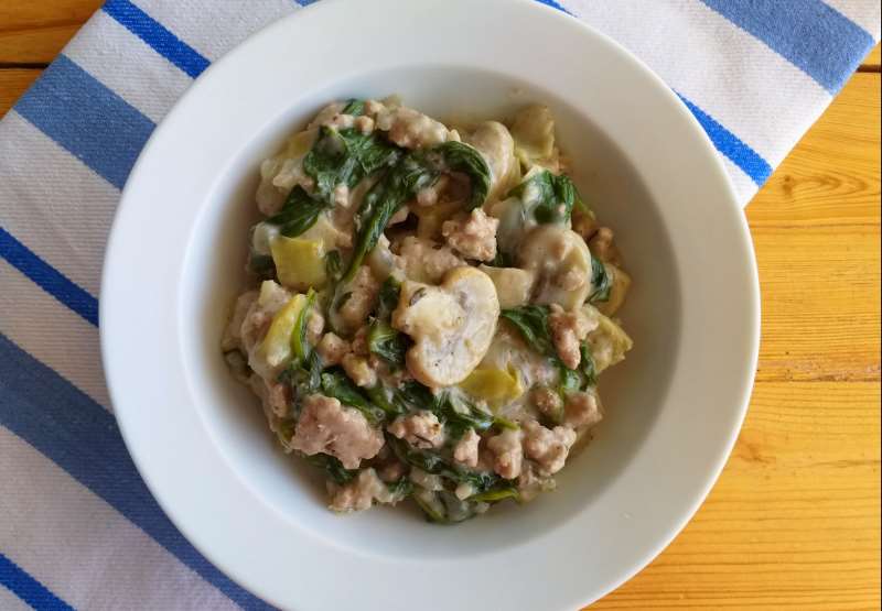 Creamed Spinach and Sausage Breakfast Skillet