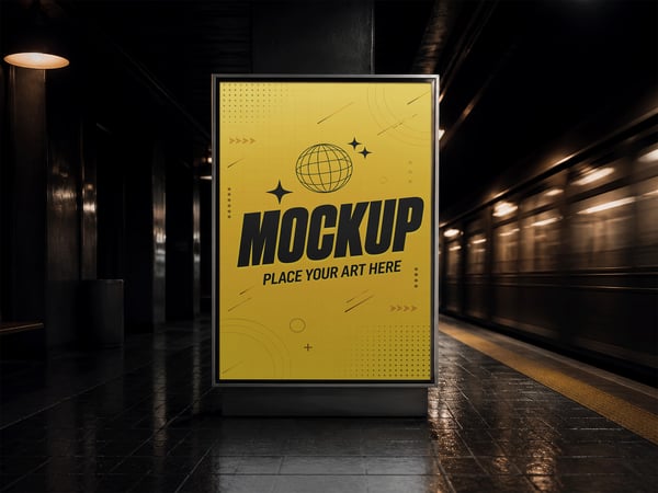 POSTER MOCKUP NA PLATAFORMA DE METRÔ VISTA FRONTAL