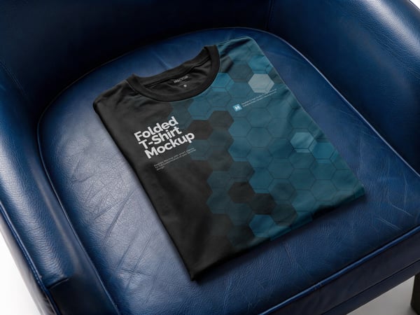 CAMISETA DOBRADA PSD EDITÁVEL MOCKUP