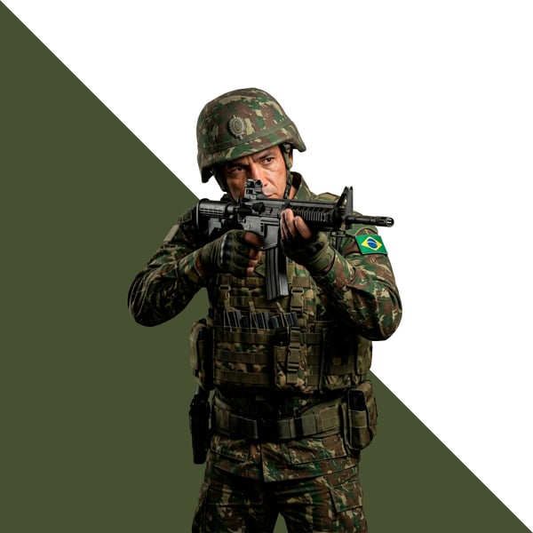 Foto Recortada SOLDADO BRASILEIRO FARDADO COM FUZIL PNG FUNDO TRANSPARENTE