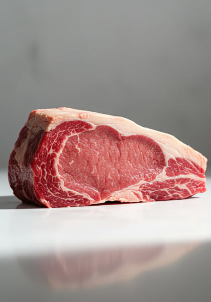 CORTE INTEIRO DE CARNE CRUA BOVINA COM GORDURA APARENTE