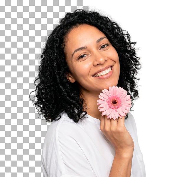 IMAGEM PARA COMPOSIÇÃO MULHER SORRIDENTE COM FLOR NA MÃO EM PNG TRANSPARENTE