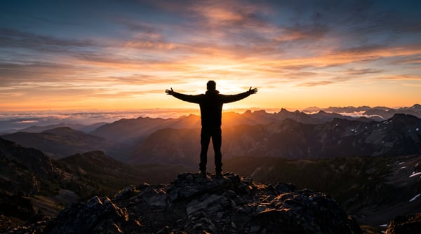 SILHUETA HOMEM MONTANHA POR DO SOL LIBERDADE CONQUISTA AVENTURA NATUREZA HORIZONTE PAZ 01