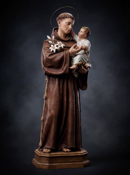 IMAGEM IA ESTÁTUA DE SANTO ANTÔNIO SEGURANDO MENINO JESUS 3