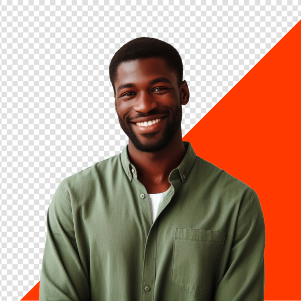 JOVEM SORRINDO COM CAMISA VERDE