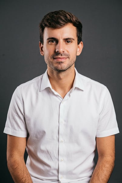 Prompt Editável para Político Eleição Deputado em estúdio fotográfico ensaio político