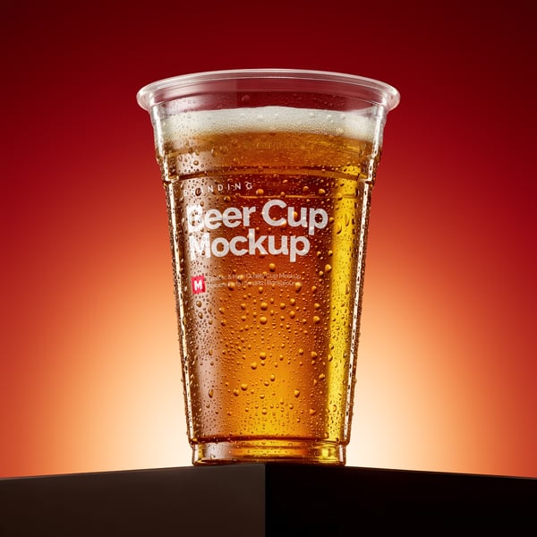 Copo de plástico de cerveja PSD editável Mockup