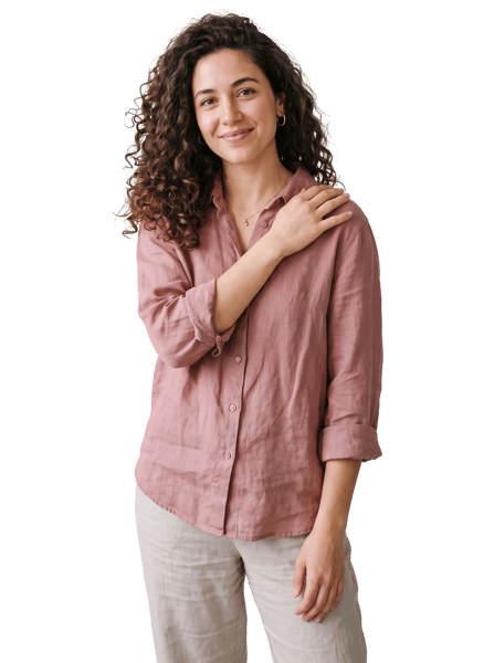 YOUNG WOMAN WITH CURLY HAIR WEARING A MAUVE SHIRT