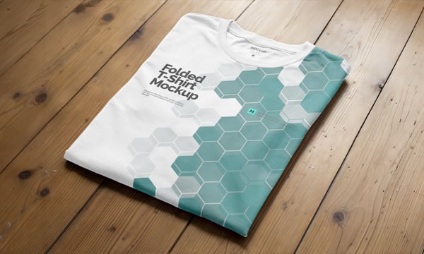 CAMISETA DOBRADA PSD EDITÁVEL MOCKUP
