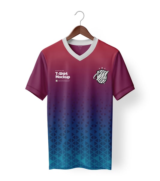 CAMISETA MASCULINA NO CABIDE PSD EDITÁVEL MOCKUP