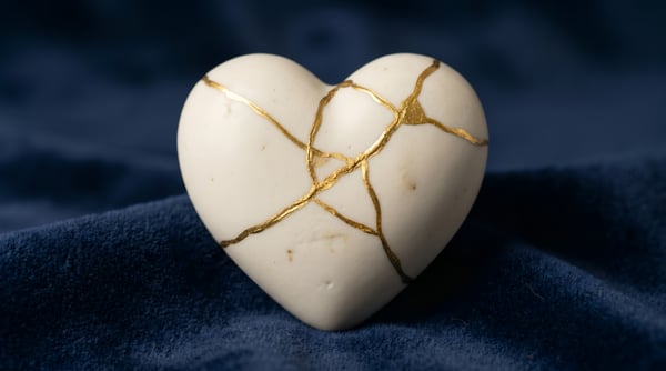 coração kintsugi resiliência ouro estudio 01 3