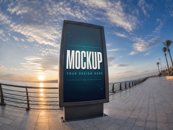 OUTDOOR MOCKUP NO CALÇADÃO DA PRAIA LENTE ANGULAR