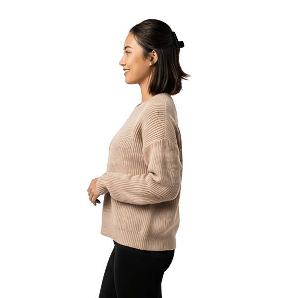 PERFIL DE MULHER JOVEM EM ROUPA CASUAL 1