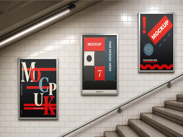 POSTERS EMOLDURADOS MOCKUP NA ESCADA PAREDE REVESTIDA