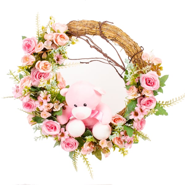 GUIRLANDA URSO ROSA 36 CM COM FLORES DE CAMPO