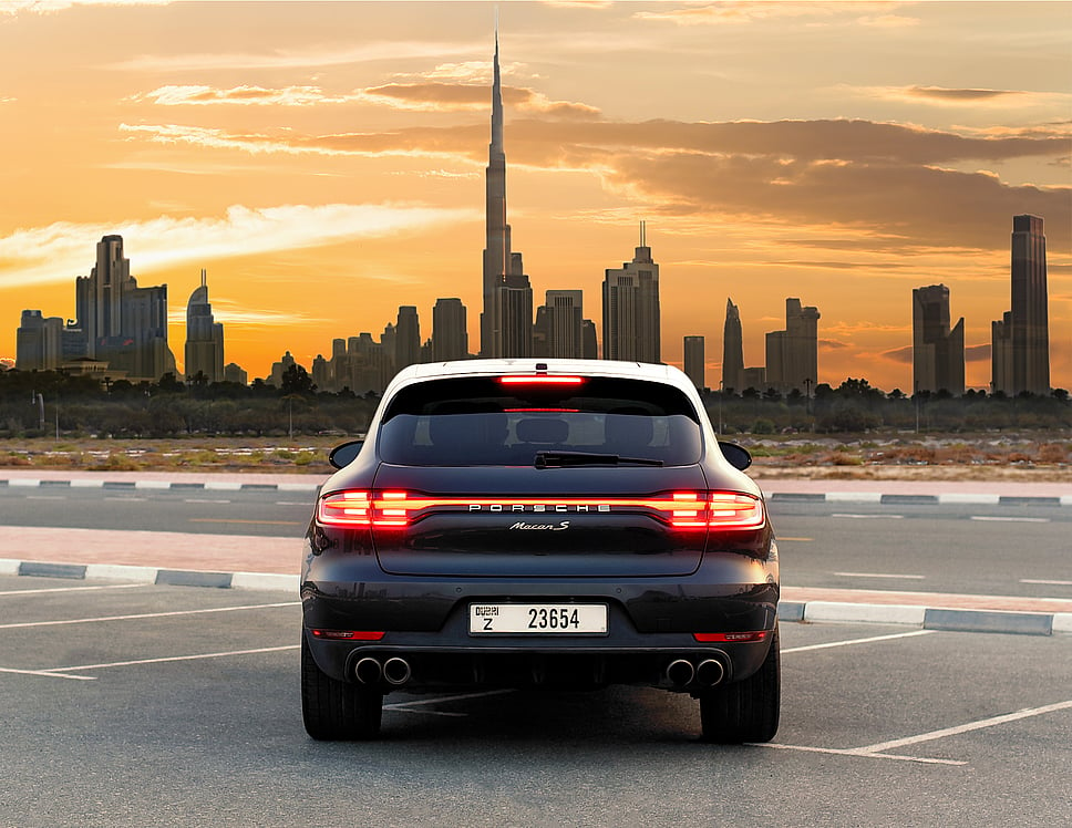 PORSCHE MACAN