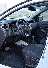 RENAULT DUSTER BLACK