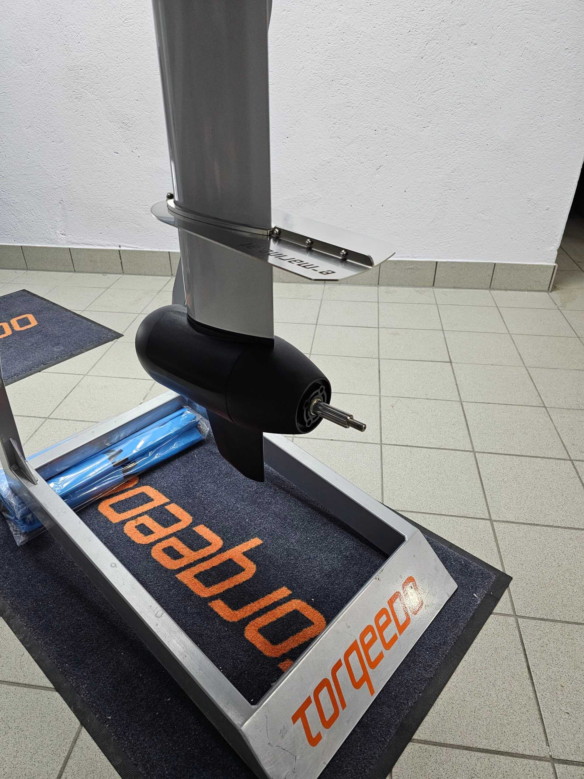 Installazione della piastra di cavitazione Torqeedo Travel XP