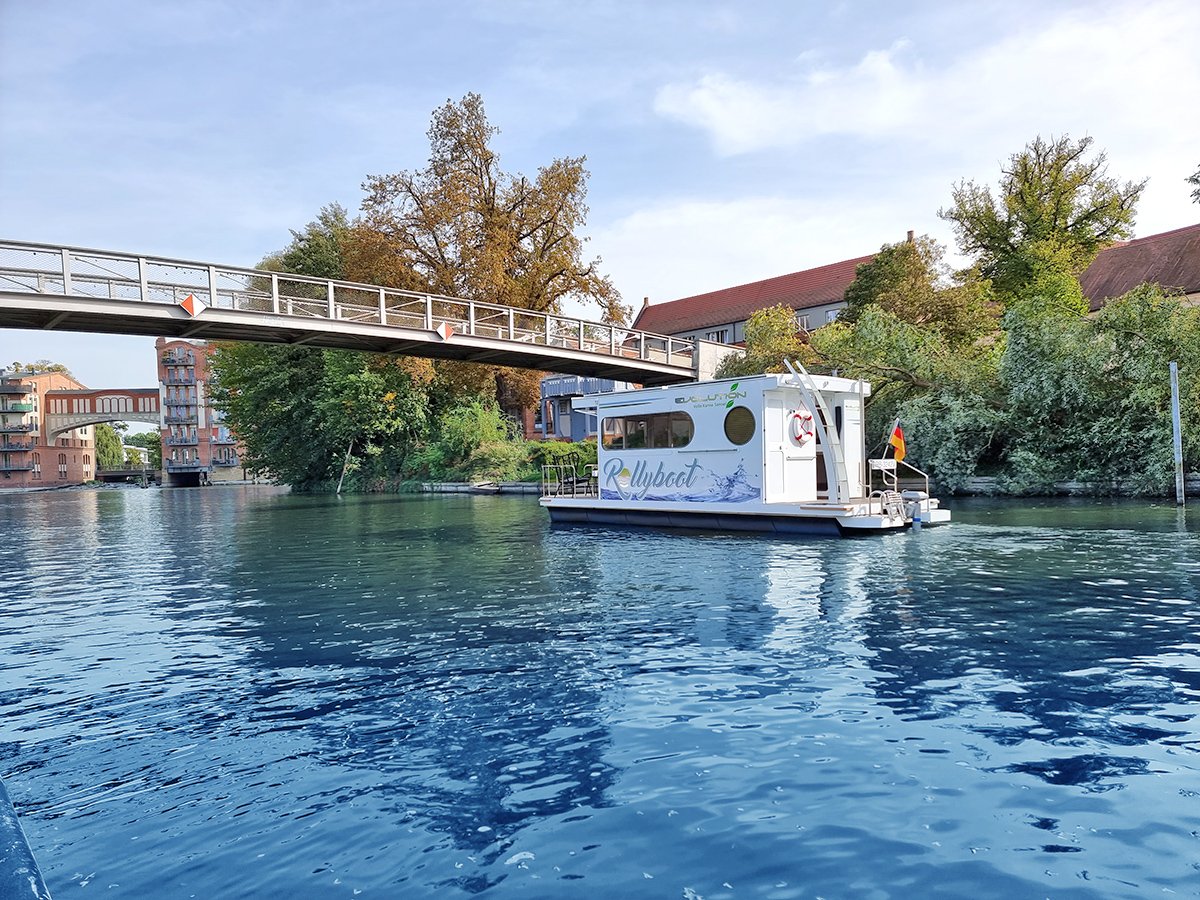 Which houseboat is worth using an electric motor for?