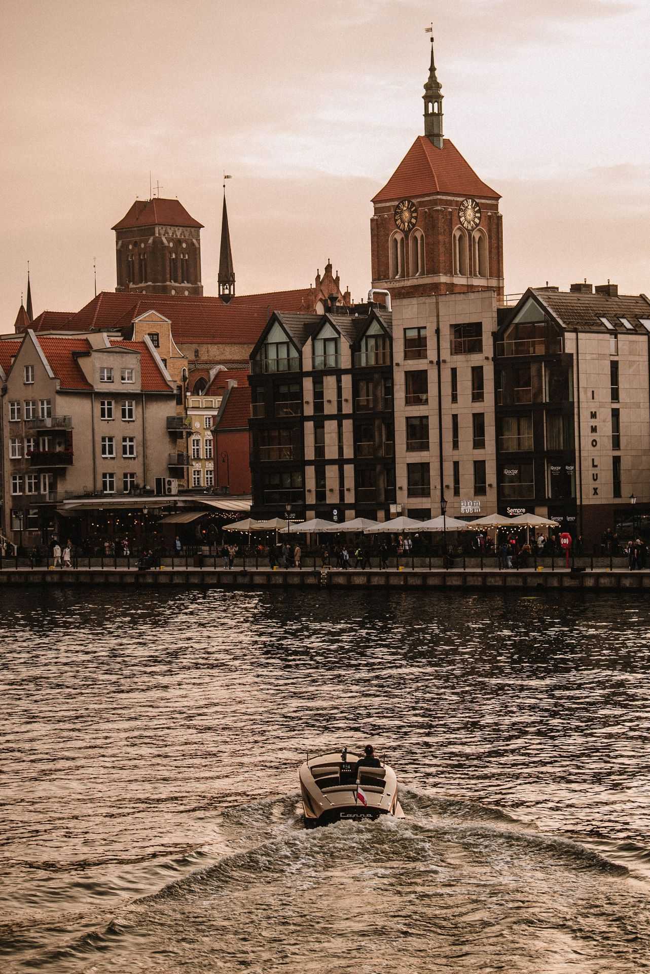 Electric motorboats and the environment