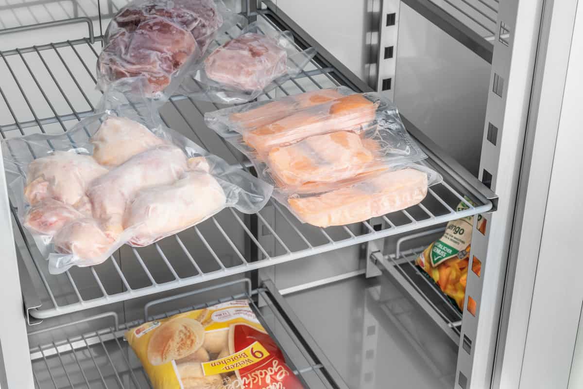 Vorteile des Bartscher Tiefkühlschrank TKGN2-212
