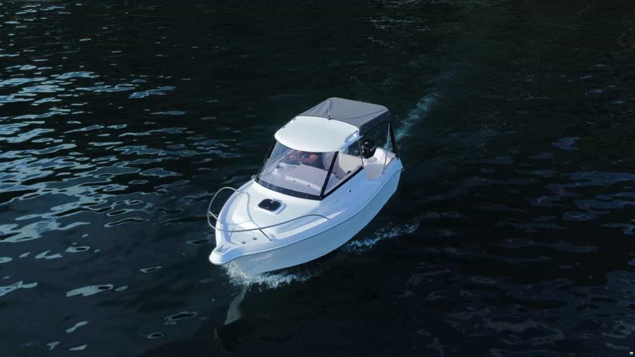 Cortina 480 Pilothouse - Łodzie o kompaktowej konstrukcji z funkcjonalną kabiną