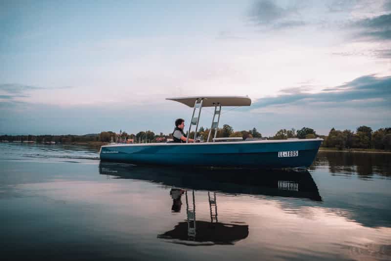 Advantages of electric boats.