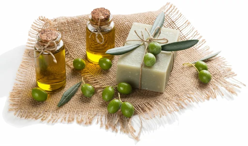 Why every man should using olive oil on his face and body right now