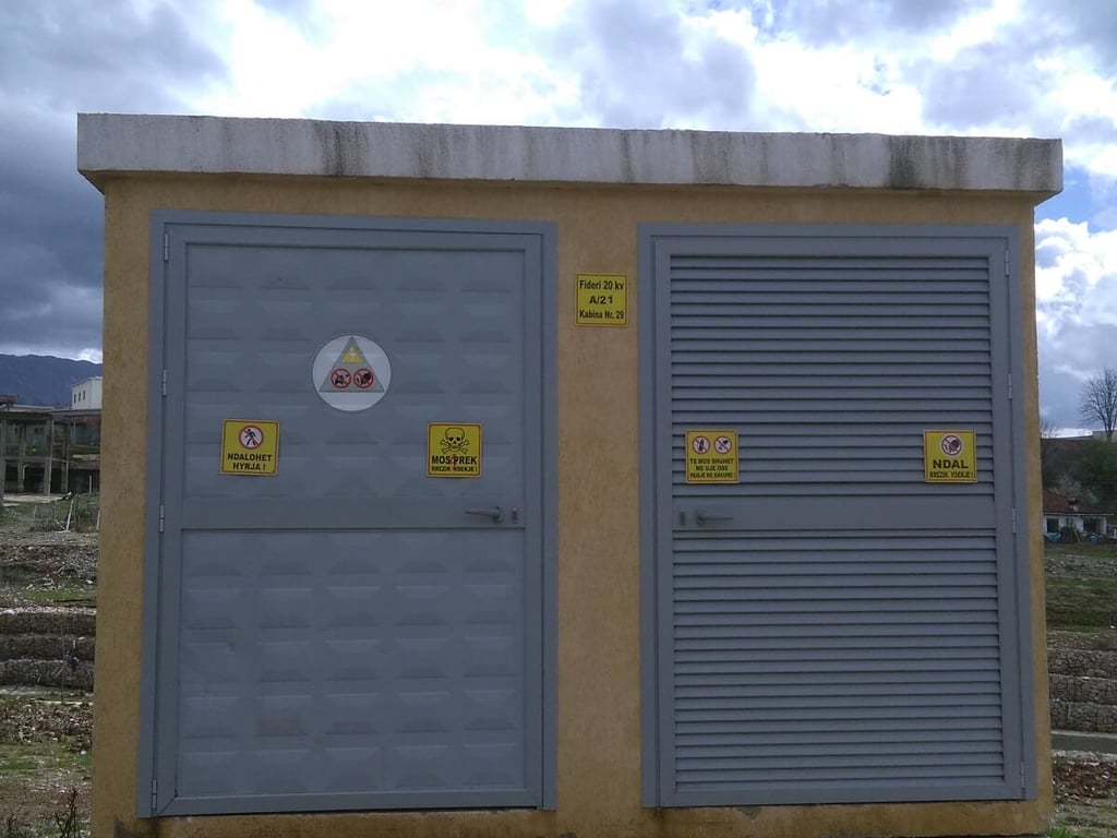 Porta e hyrjes në fidrin 20 kV të kabinës nr. 29