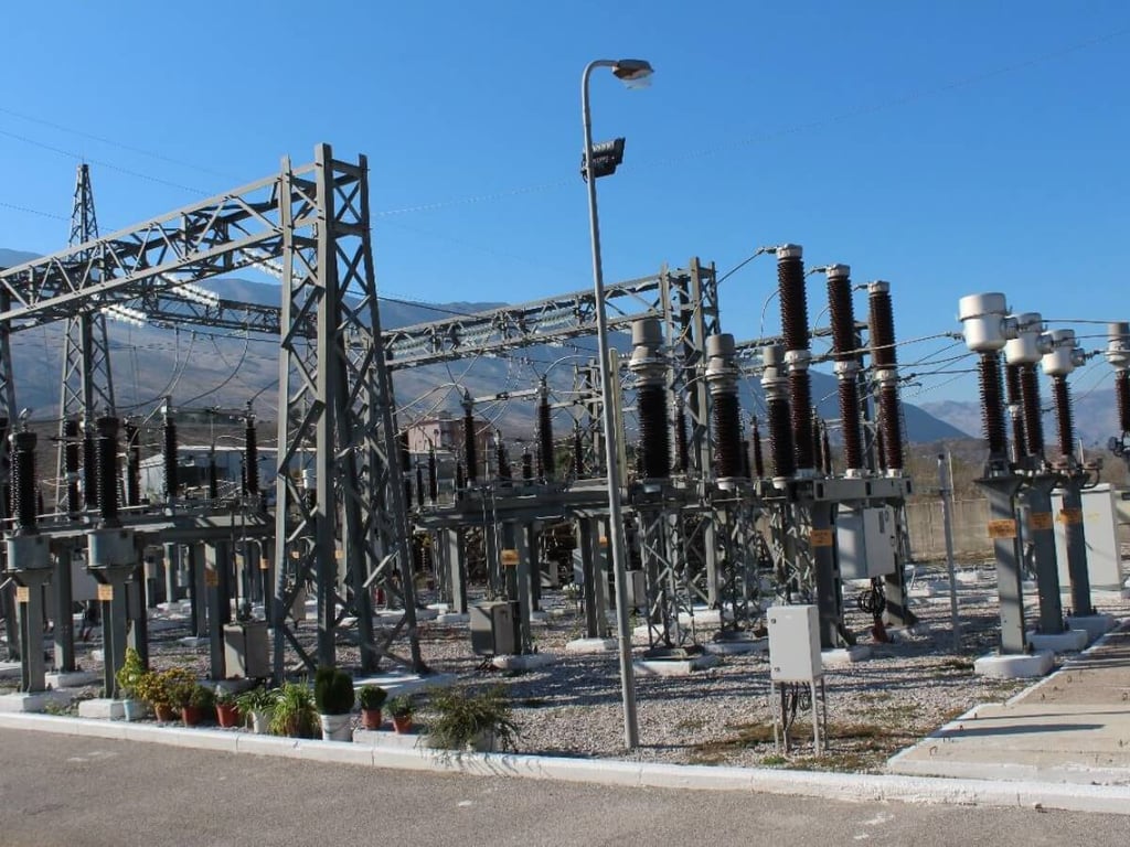 Inspektimi i lidhjeve të çelave elektrike në nënstacion
