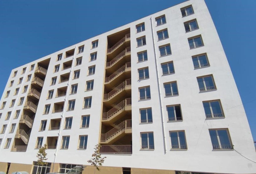 Pamje e plotë e kompleksit të pallateve në zonën e re të zhvillimit Shijak