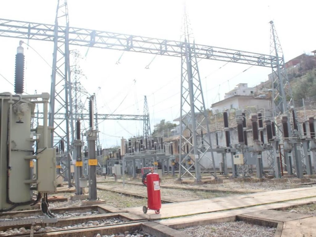 Transformatorë dhe bombula për mbrojtje nga zjarri gjatë inspektimit