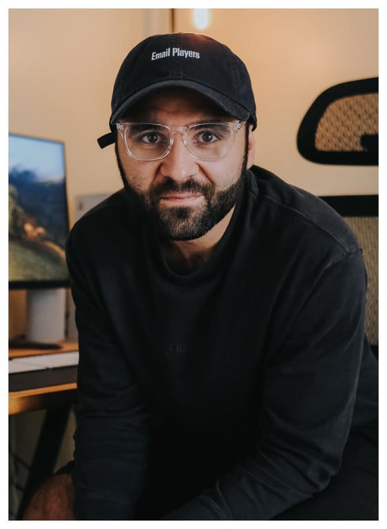 Alin Dragu- the-author- of- The -Ultimate -E-Commerce- Email- Flows -Guide