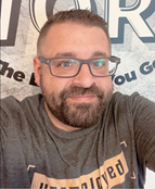 ai-compelling-content-course-creator-portrait-marketing-expert