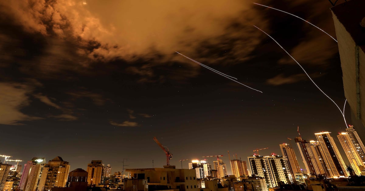 هبوط أسعار النفط على خلفية آمال بوقف إطلاق نار