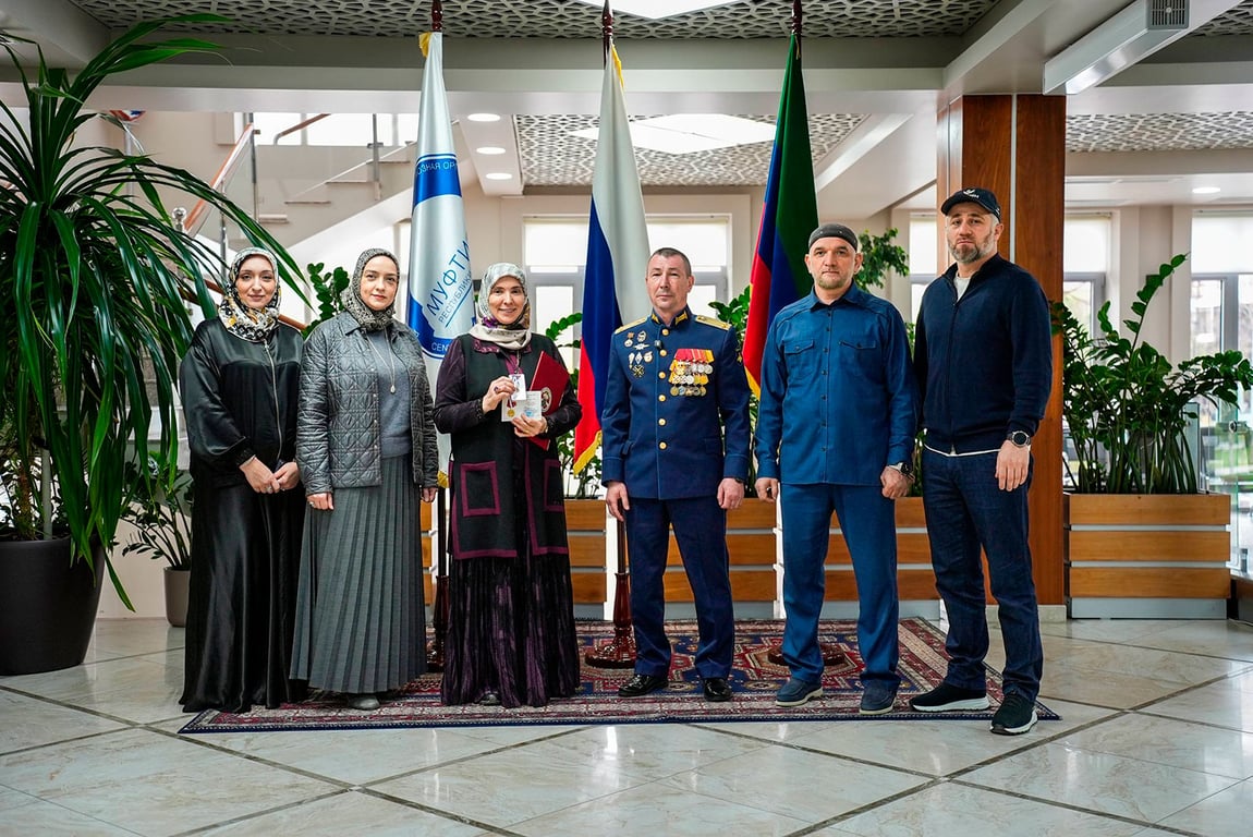 Дагестанская советница Муфтия получила медаль за помощь в зоне СВО