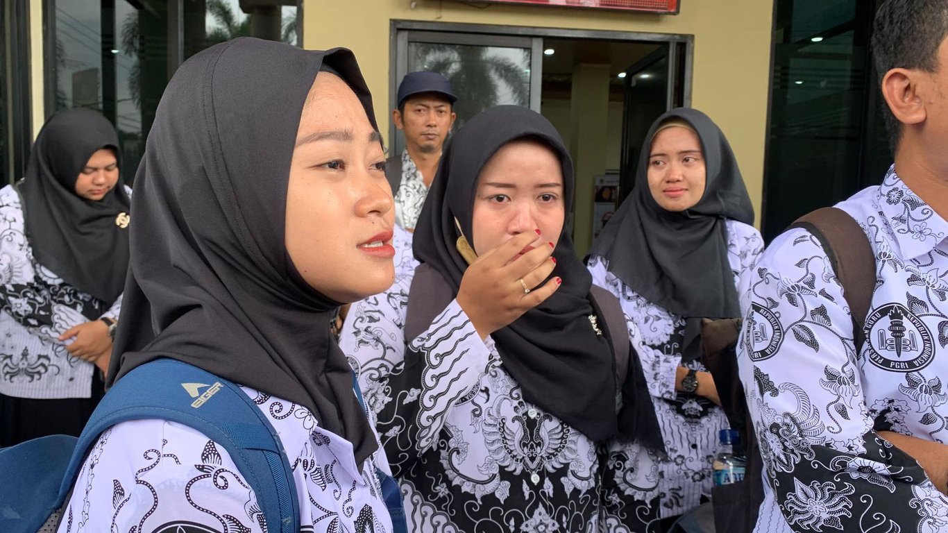 Indonesian House Deputy Speaker Stresses Need to Settle Honorary Teacher Arrangement Before New Recruitment