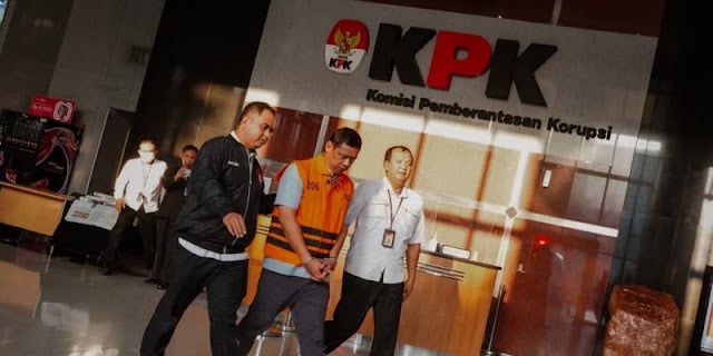 د KPK: د سابقه BNPB مشر ورور په ګومان کې دی چې ۳۰،۹۸ میلیارده روپیې لکۍ د سهام د پیرودلو لپاره د فاجعې فنډونه کارولي دي