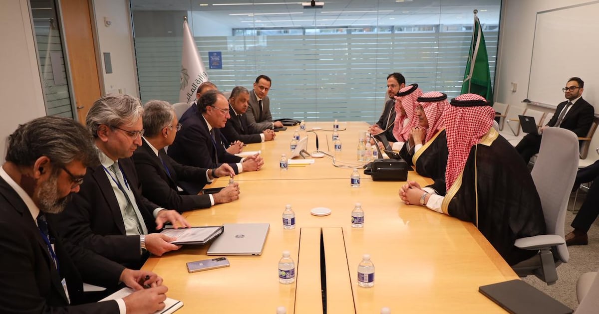 সৌদি আরব পাকিস্তানকে ৩ বিলিয়ন ডলার সহায়তা দিয়েছে এবং ঋণের মেয়াদ বাড়িয়েছে